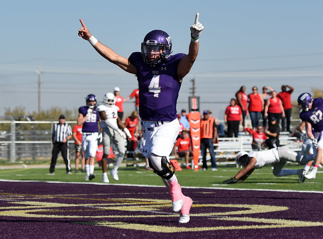 Yotes defeat Southern Oregon 45-34
