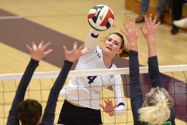 Yotes Volleyball defeat Evergreen